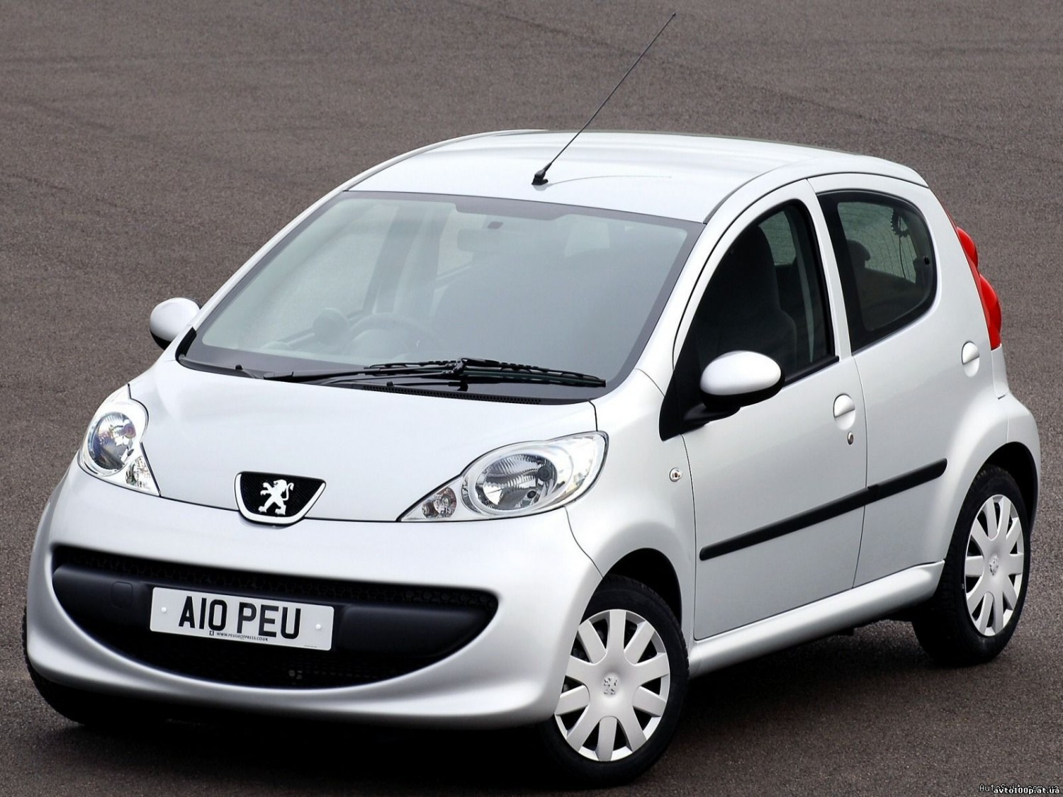 Компактный Peugeot справляет юбилей